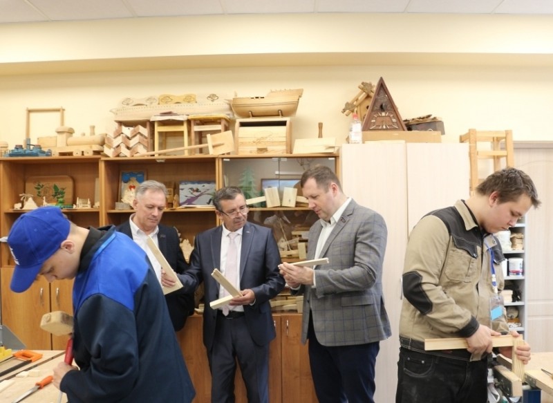 Депутаты Горсовета поддержали юных участников конкурса профмастерства