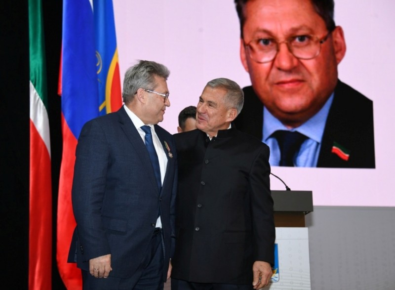 Рустам Минниханов наградил Андрея Фомичёва медалью ордена «За заслуги перед Республикой Татарстан»