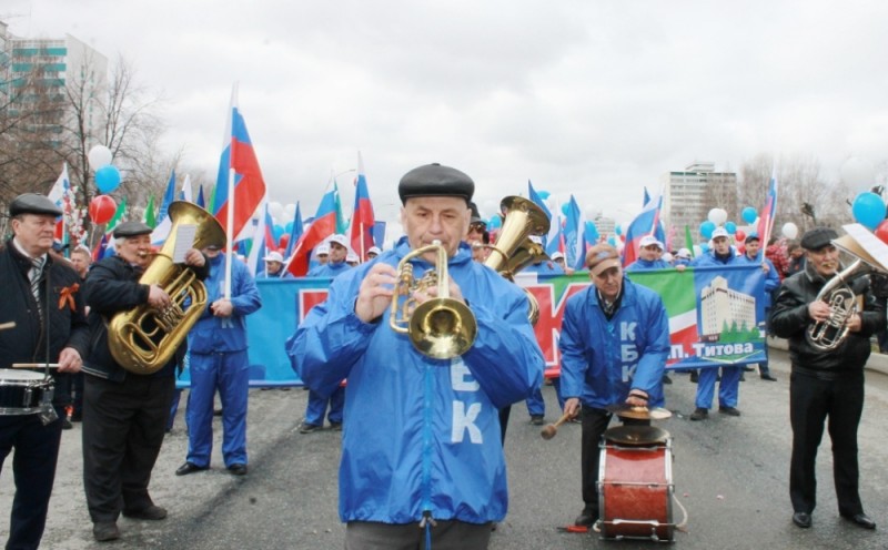 Первомай-2018: по главной улице с оркестром