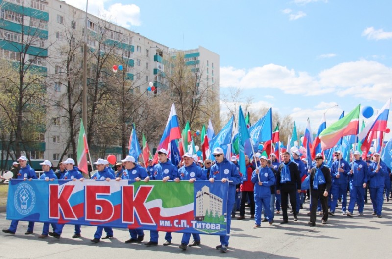 Первомай-2019: по главной улице с оркестром и баяном