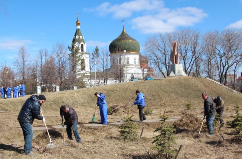 Трудовой десант КБК работал в микрорайоне Бумажников и парке пос. Орловка